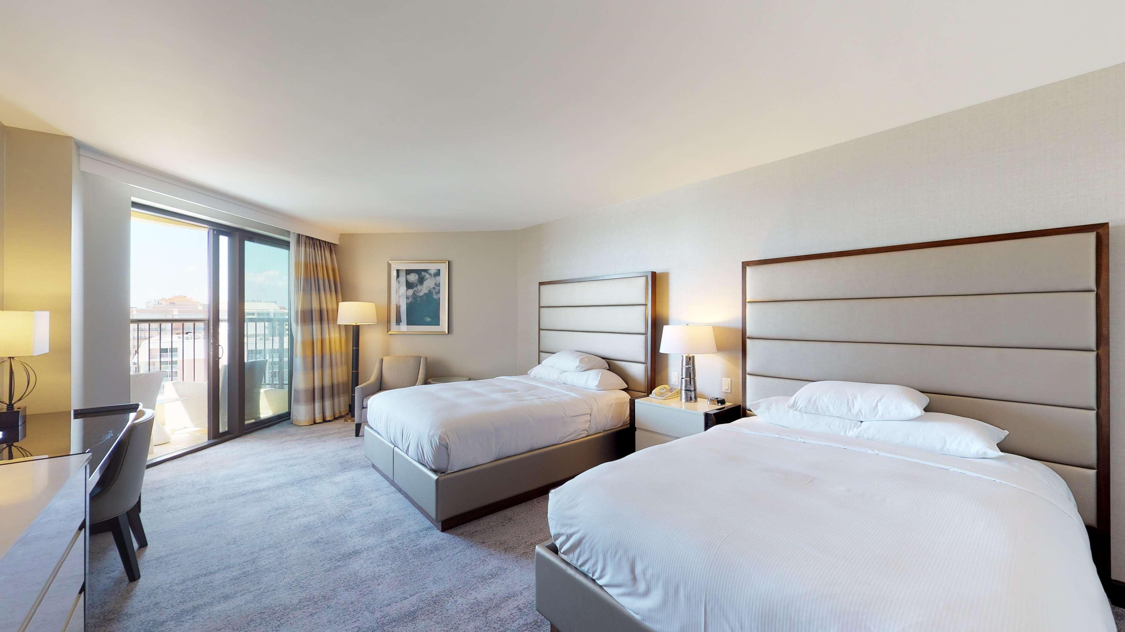 Hilton Marco Island Beach Resort And Spa Eksteriør billede